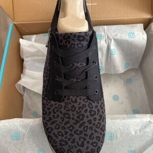 Bzees Shoes - Tag Along Black - Leopard Print - Size 9.5